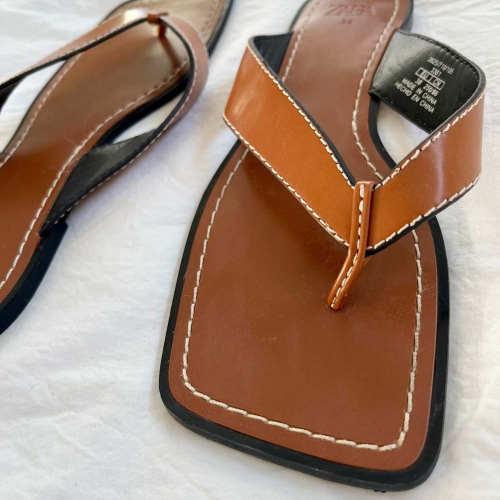 Zara Low Heel Flat Topstitch Sandals 👡